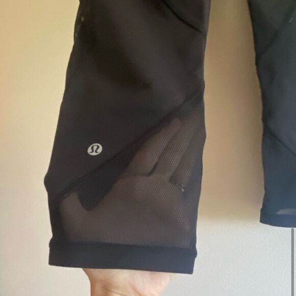 Lululemon Cropped Mesh Black Leggings 6 - Picture 8 of 8